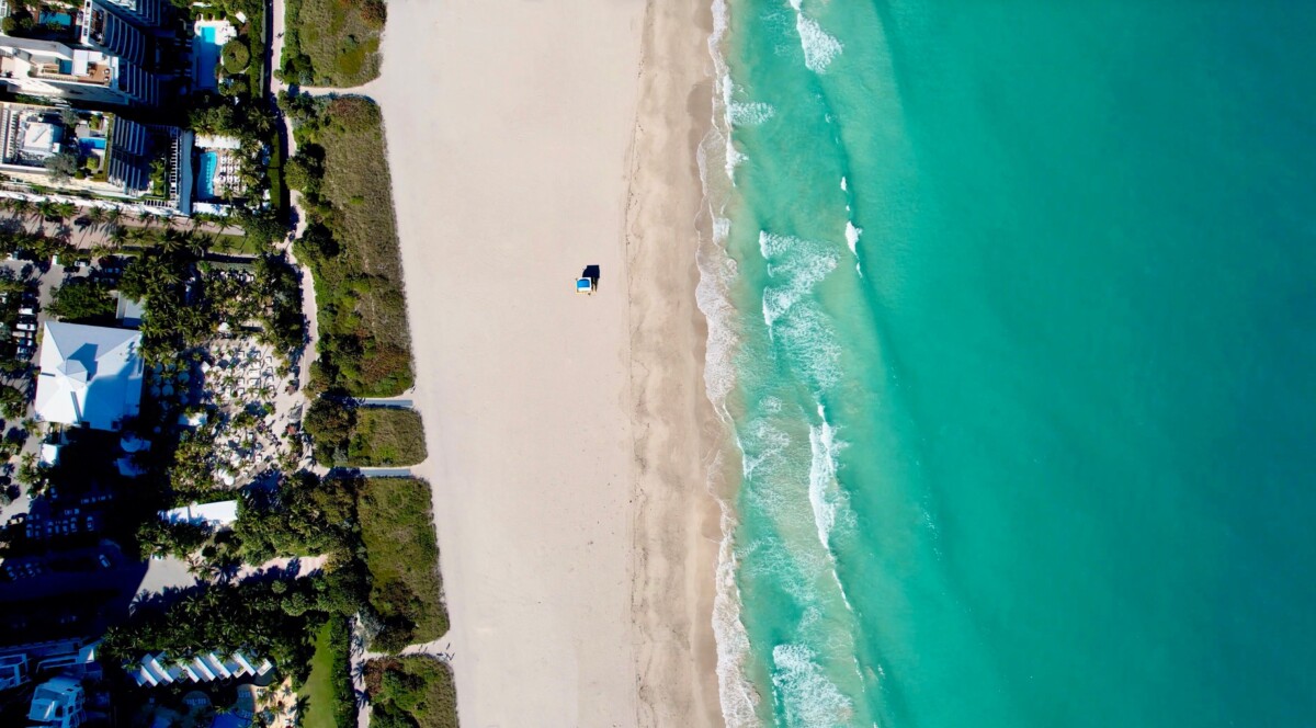 Vista aérea de la costa de Miami Beach