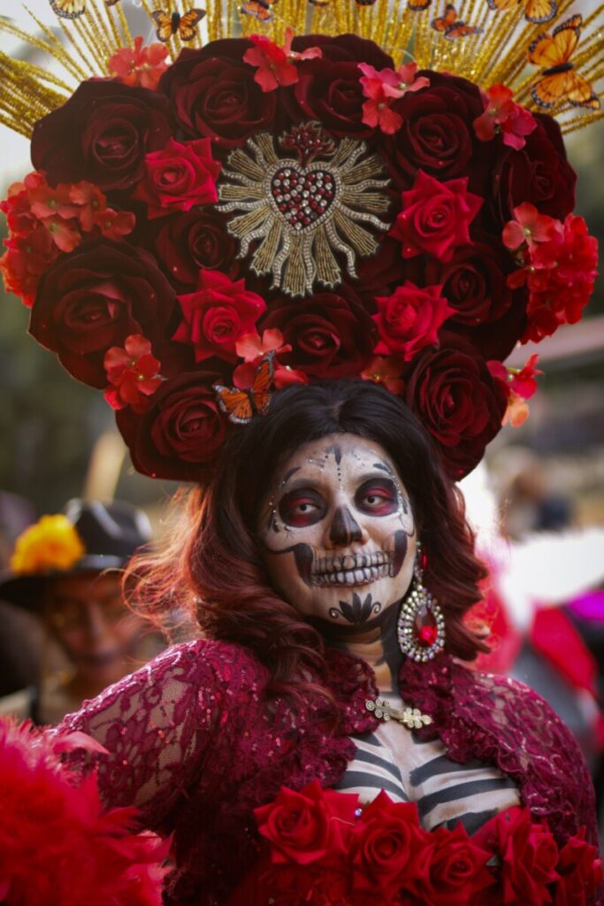 Rostro pintado de calavera por el Día de Muertos