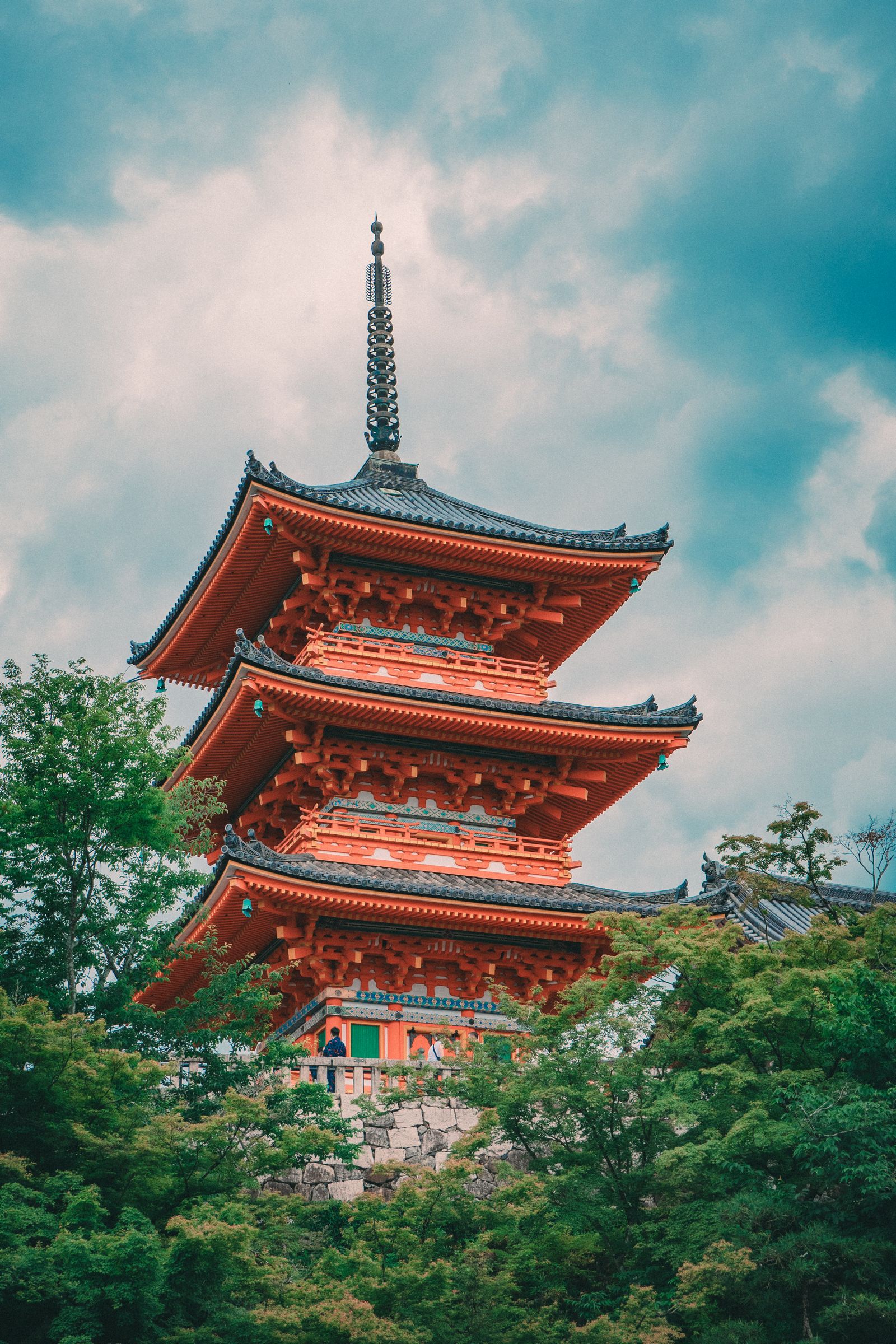 Pagoda del templo Kiyomizu en Kioto, Japón