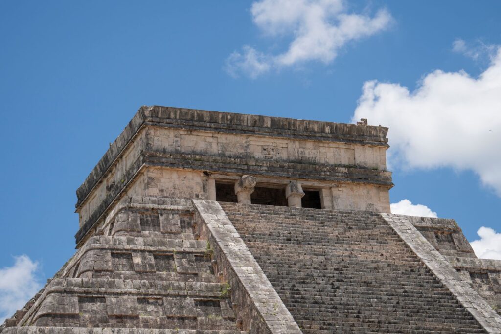 Pirámide El Castillo en Chichén Itzá, México