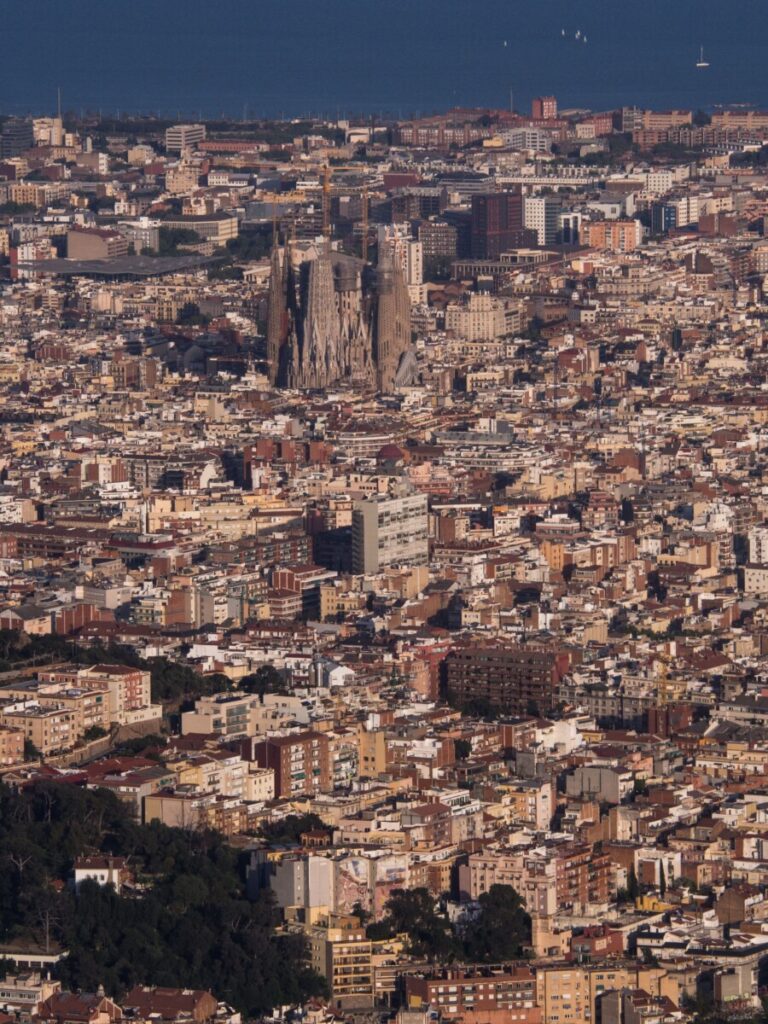 Vista aérea de la Sagrada Familia en Barcelona